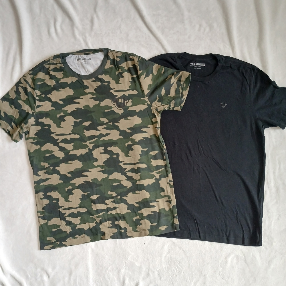 True Religion Men's Set of 2 T-shirts Size Medium Black and Camouflage Cotton